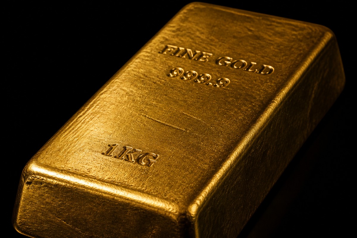 Photographed 1kg fine gold bar